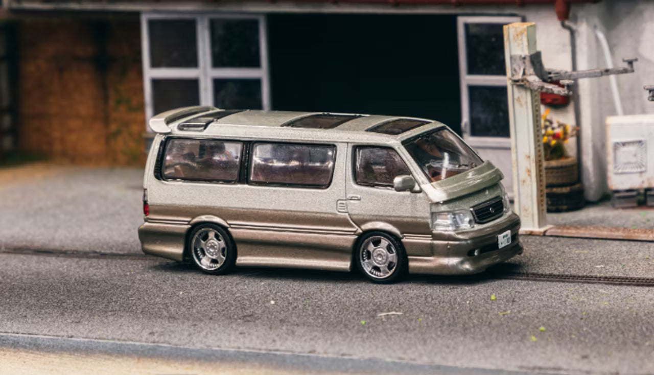 Tarmac Works Road64 1/64 - Toyota Hiace Wagon Custom