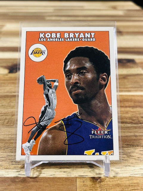 2001 Fleer Traditional #125 - Kobe Bryant - Print Signature