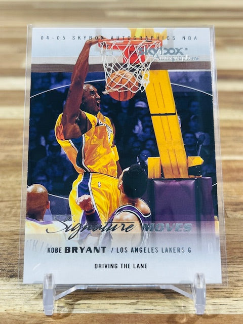 2005 Fleer Skybox #5 - Kobe Bryant - Signature Moves